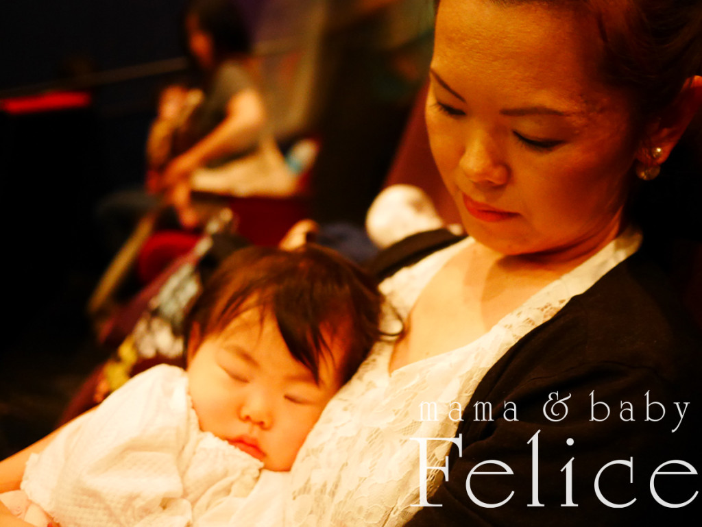 赤ちゃんと映画鑑賞