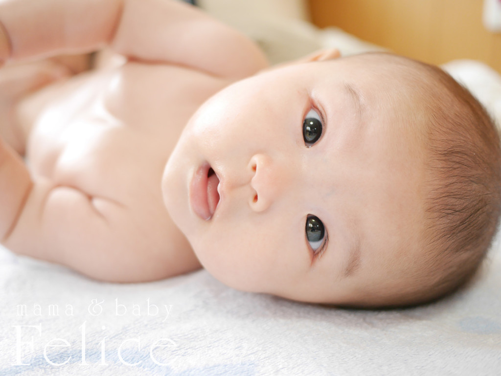 ３か月女の子ベビーマッサージ