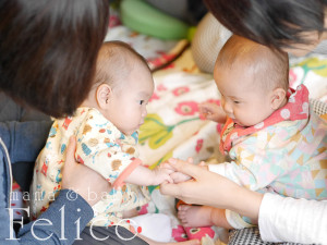 赤ちゃん同士の交流も